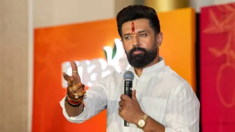 SIR विवाद पर चिराग पासवान का विपक्ष पर हमला, बोले- चुनावी नतीजों पर भी उठाइए सवाल