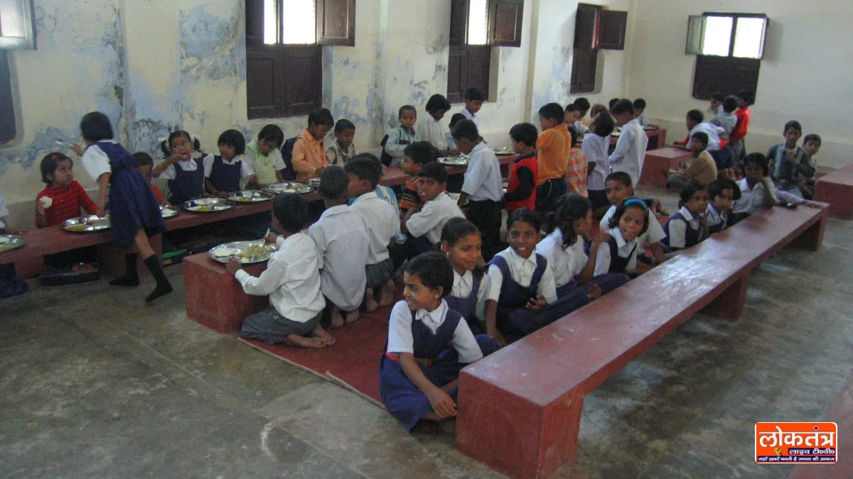 चंदौली: पुरैनी प्राथमिक विद्यालय में बच्चों ने चित्र और स्लोगन से दिया बाल सुरक्षा का संदेश