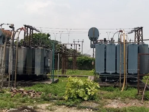 सुल्तानपुर में बिजली संकट: 5 उपकेंद्र बंद, 2 लाख की आबादी उमस से बेहाल
