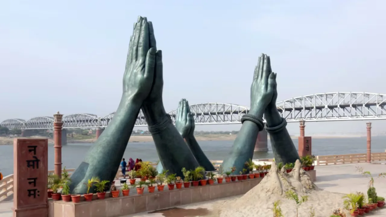 वाराणसी में 22, 24 और 25 अक्टूबर को मेगा एयर शो, नमो घाट पर बन रहा अस्थायी ATC टावर