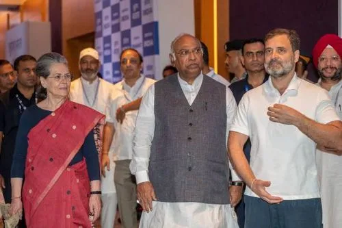 मुख्य निर्वाचन आयुक्त ज्ञानेश कुमार के खिलाफ INDIA गठबंधन का कड़ा रुख: लोकतंत्र की रक्षा के लिए अंत तक लड़ेंगे