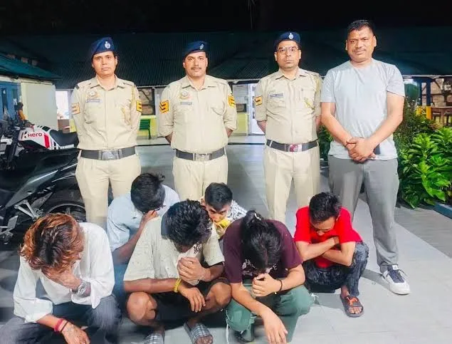 पालमपुर की हैंडलूम दुकान में पुलिस की दबिश, पार्सल से 10.41 ग्राम हेरोइन / चिट्टा बरामद; एक गिरफ्तार