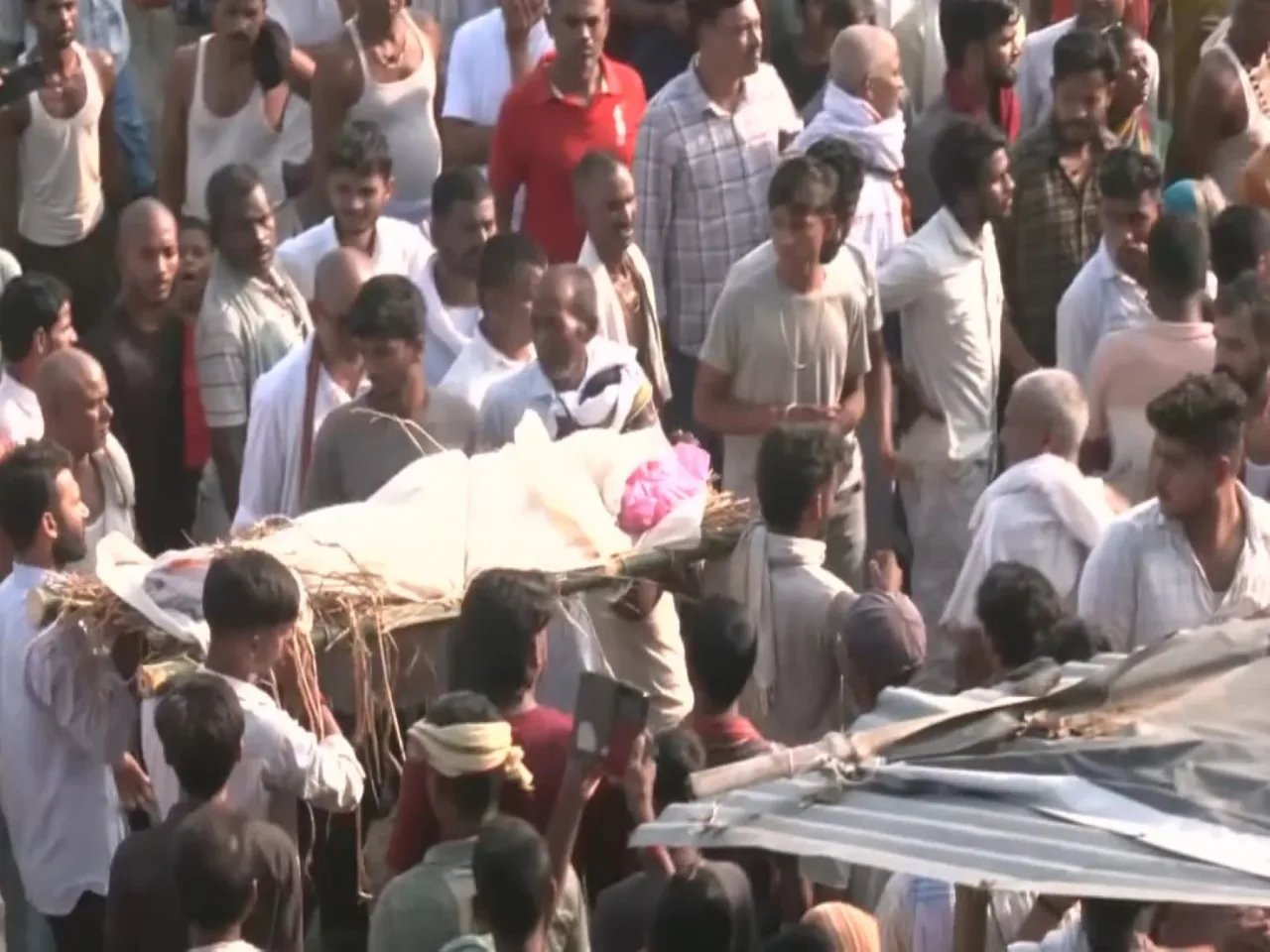 बिहार नाव हादसा: 13 बच्चों की मौत के बाद चर्चा में आई अंतिम संस्कार की परंपरा, जानिए क्या है पूरा मामला