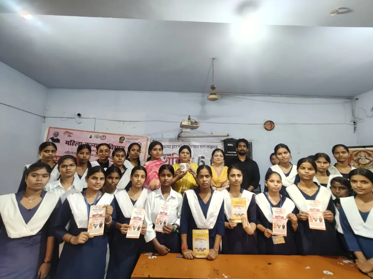 लखनऊ के राजकीय कन्या इंटर कॉलेज में मिशन शक्ति 6.0 के तहत जागरूकता कार्यक्रम, छात्राओं को सरकारी योजनाओं की दी गई जानकारी