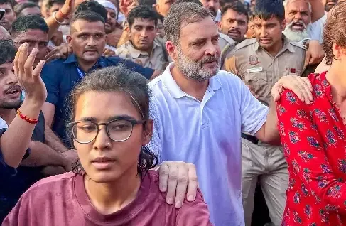 राहुल गांधी और नेहा बोरा पर BJP का हमला, बांग्लादेश हिंसा का जिक्र कर उठाए सवाल