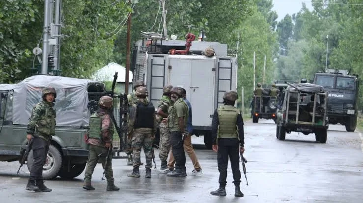 कुपवाड़ा के केरन सेक्टर में LoC पर फायरिंग, घुसपैठ की कोशिश नाकाम करने का दावा; सर्च ऑपरेशन जारी