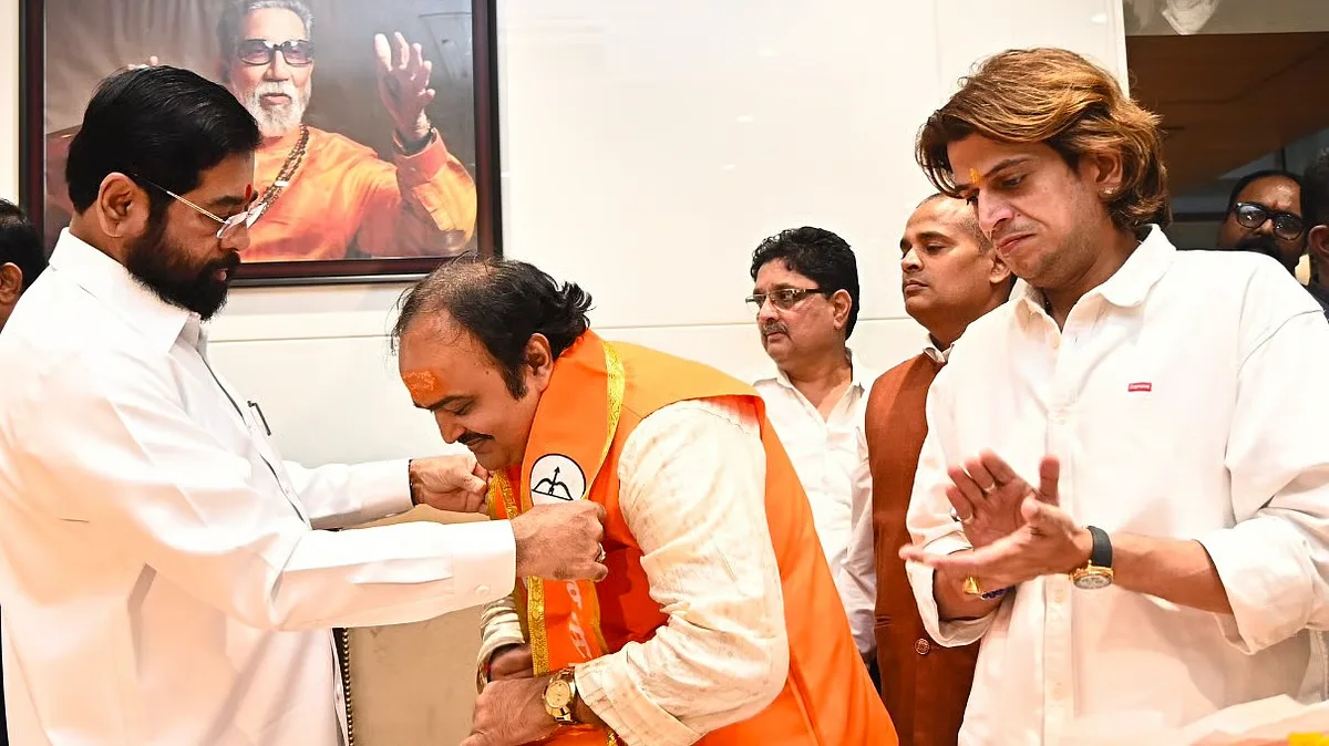 उद्धव ठाकरे को बड़ा झटका, आनंद दुबे एकनाथ शिंदे की शिवसेना में शामिल; बोले- ‘अपने घर लौट आया हूं’