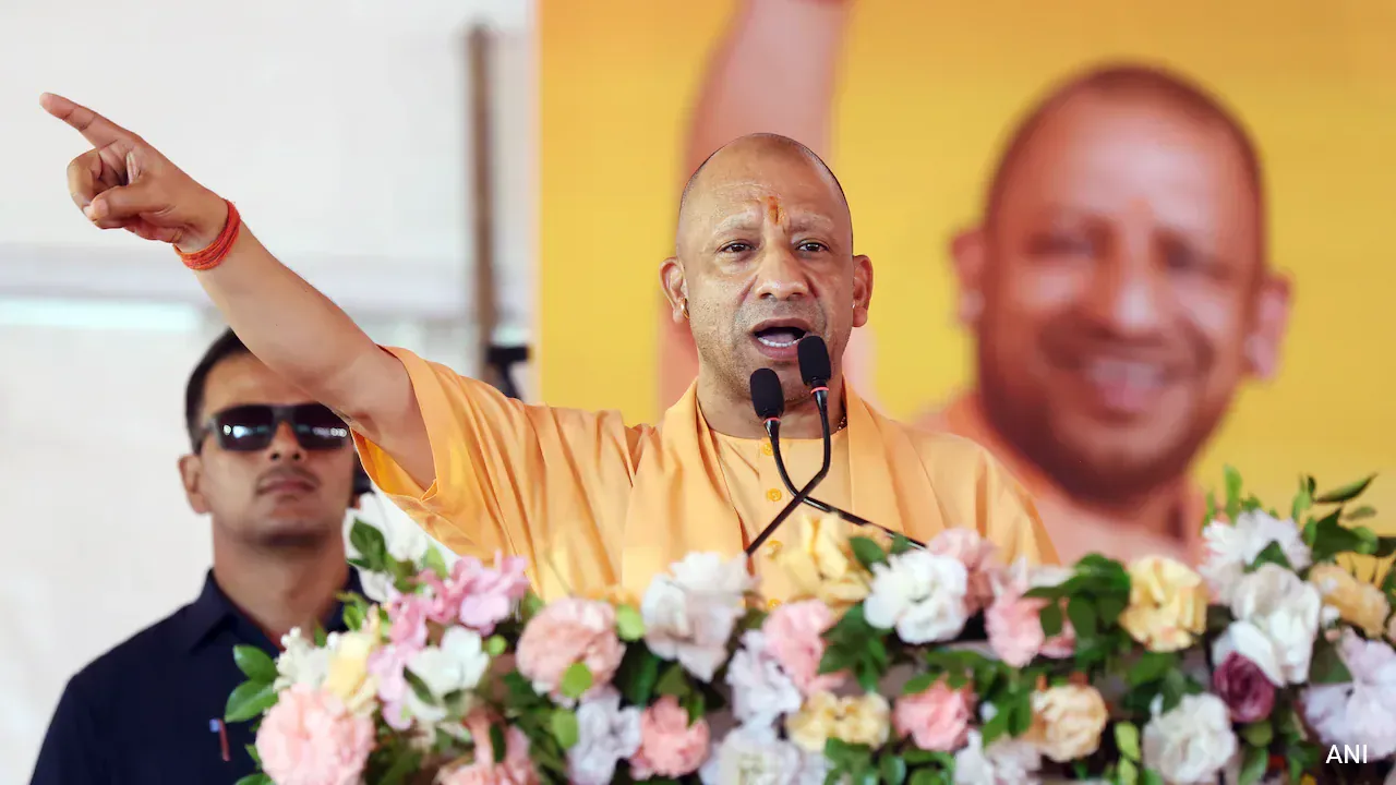 UP News: हिंसक प्रदर्शन में शामिल होने पर सरकारी नौकरी में आ सकती है बाधा, योगी सरकार ने सख्त किए नियम