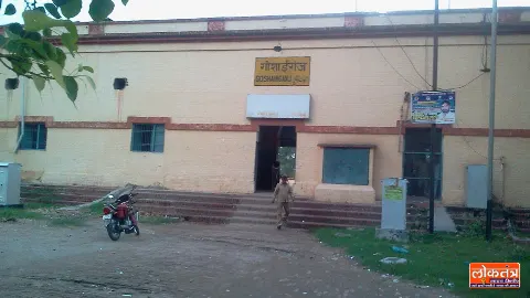 नेपालगंज-वाराणसी इंटरसिटी का इंजन फेल, चार घंटे खड़ी रही ट्रेन; गोसाईगंज के यात्री परेशान