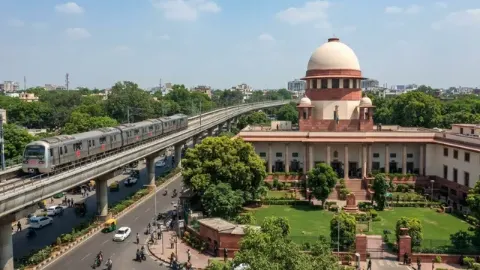 CJP प्रदर्शन के दौरान मेट्रो गेट बंद रखने पर विवाद, सुप्रीम कोर्ट में अवमानना याचिका दाखिल