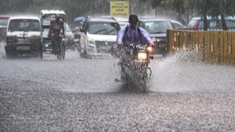 दिल्ली-NCR में बारिश और ओलों का अलर्ट, यूपी समेत कई राज्यों में बदलेगा मौसम