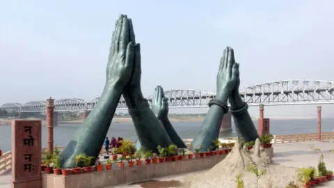 वाराणसी में 22, 24 और 25 अक्टूबर को मेगा एयर शो, नमो घाट पर बन रहा अस्थायी ATC टावर