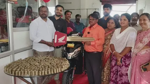 तीन साल तक जमा किए ₹10 के सिक्के, फिर खरीदी ₹1.23 लाख की Honda Activa