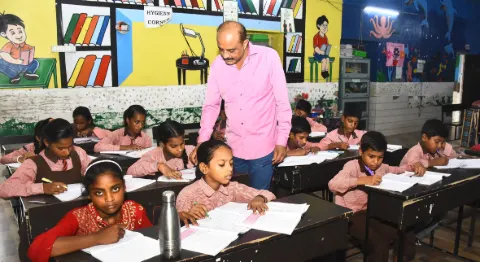 यूपी में कार्यवाहक प्रधानाध्यापकों के वेतन पर बड़ा फैसला पांच साल की सेवा और पात्रता की जांच के बाद मिलेगा लाभ