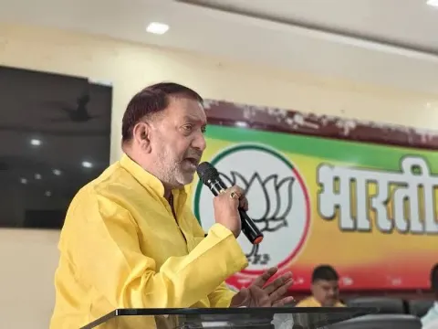 गोरखपुर में BJP को झटका? पार्षद विश्वजीत त्रिपाठी की अखिलेश यादव से मुलाकात, सपा में वापसी की चर्चा तेज