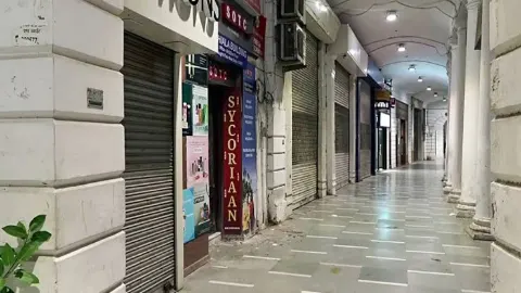दिल्ली में प्रदर्शनों से कारोबार पर संकट! खान मार्केट को रोजाना ₹50 करोड़ के नुकसान का दावा,