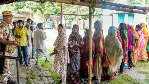 मैनपुरी में मतदाता को वोट डालने से रोकने का आरोप पहले ही मतदान होने की बात कहकर लौटाया