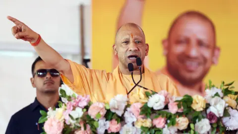 UP News: हिंसक प्रदर्शन में शामिल होने पर सरकारी नौकरी में आ सकती है बाधा, योगी सरकार ने सख्त किए नियम