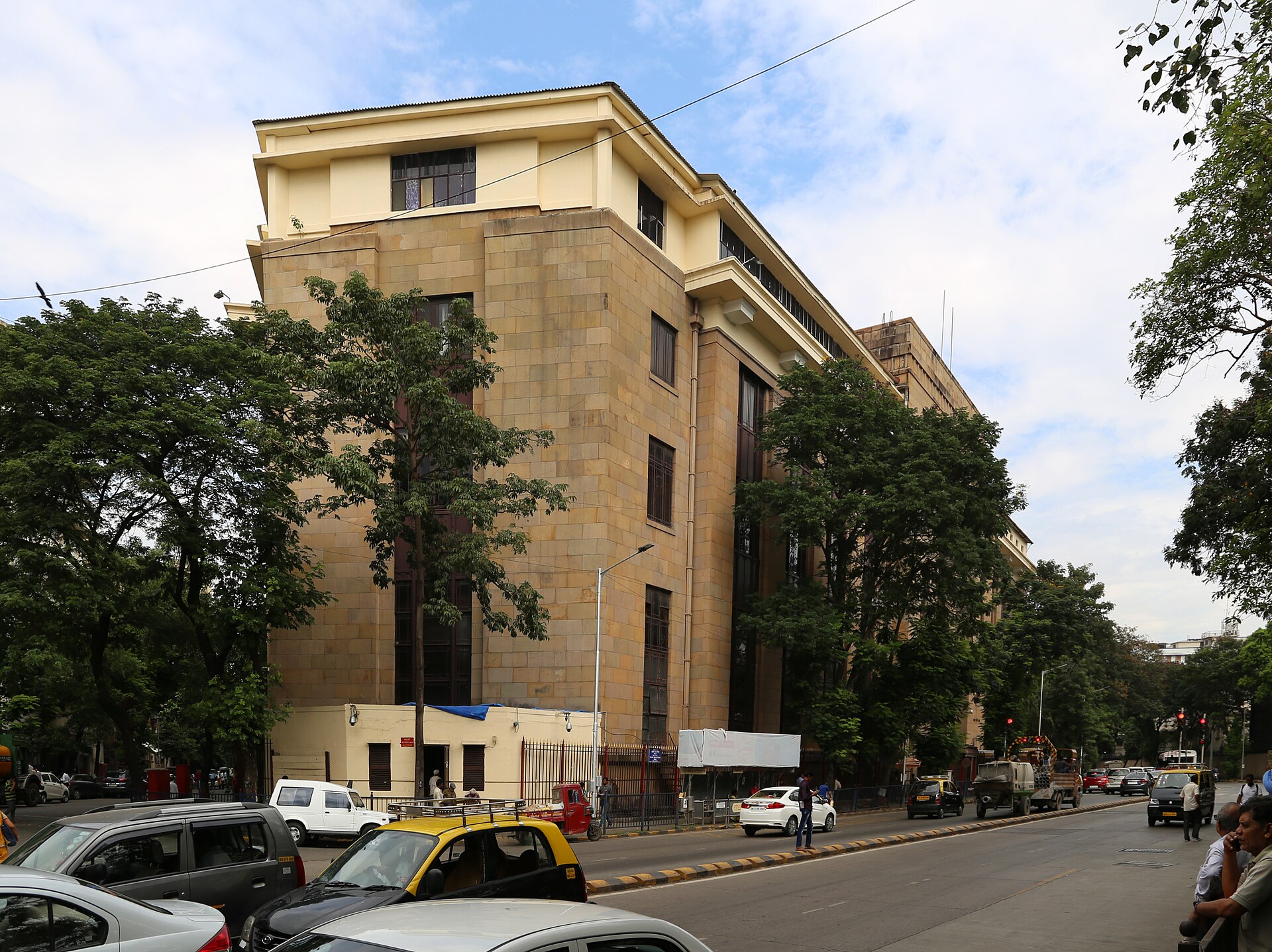 RBI ने 13 NBFC के पंजीकरण रद्द किए: पूरी सूची और ग्राहकों के लिए जरूरी फर्क