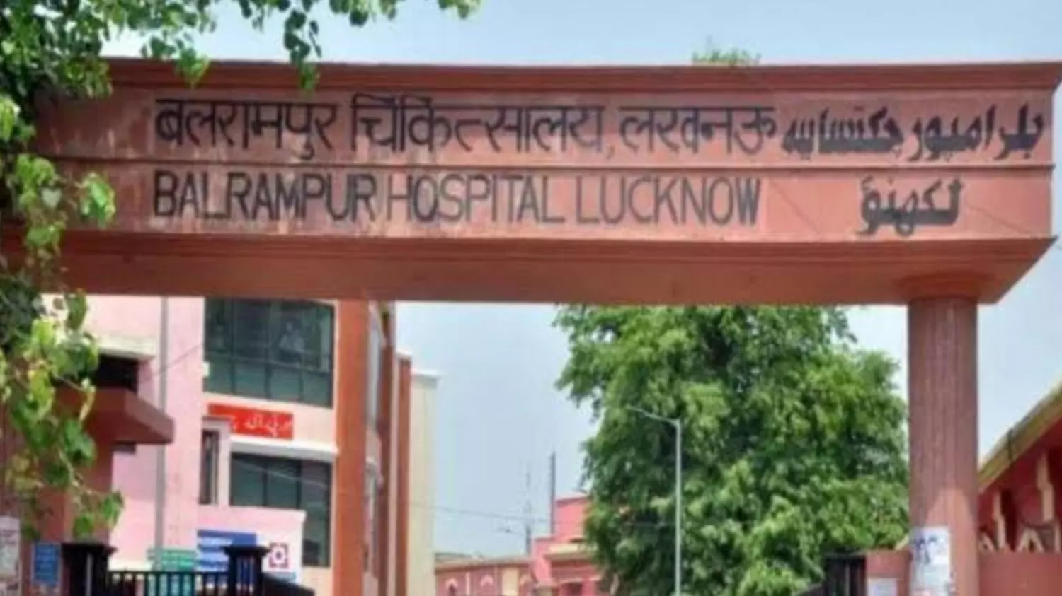Lucknow News: लखनऊ में सरकारी अस्पताल के डॉक्टर पर ठगी और मारपीट का आरोप, 10 लाख लेकर नहीं दी नौकरी