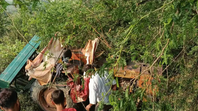 Jaluan News: अनियंत्रित ट्रैक्टर खाई में पलटा, किसान की मौत – महिला गंभीर रूप से घायल
