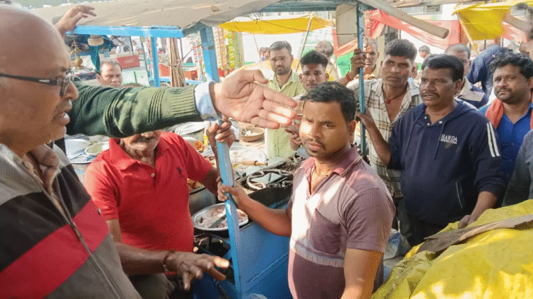 Jhansi News: कचहरी चौराहे से आरटीओ तक 76 फुटपाथ स्टॉल हटाए गए, ₹20,500 जुर्माना वसूला
