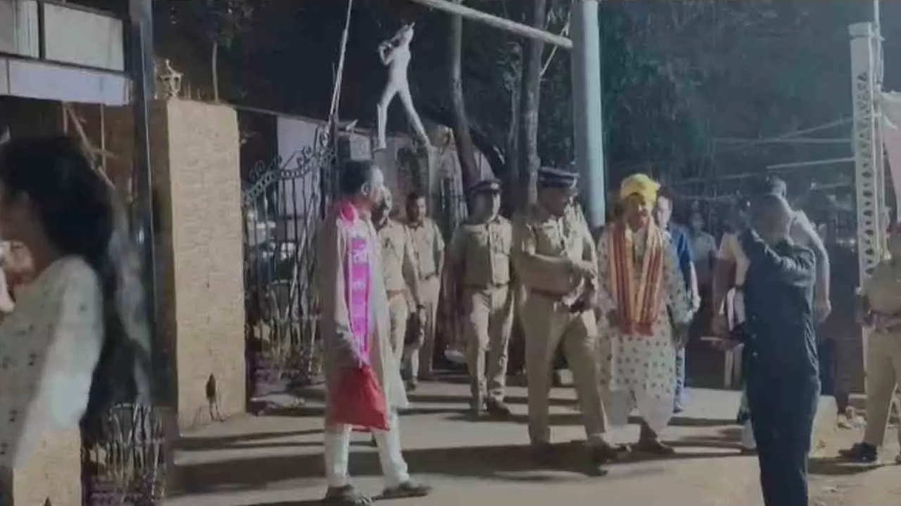 Mathura News: मुंबई में श्रीकृष्ण जन्मभूमि केस के याचिकाकर्ता दिनेश फलाहारी महाराज पर हमले का आरोप