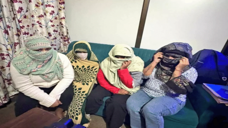 Varanasi News: हाई-प्रोफाइल सेक्स रैकेट का भंडाफोड़- SOG की बड़ी छापेमारी में 9 युवतियों समेत 13 गिरफ्तार