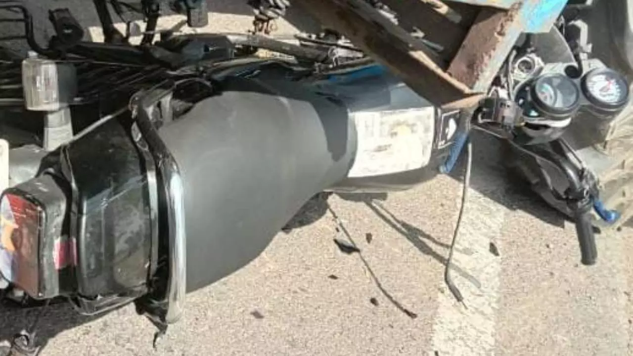Hapur News: सड़क हादसे में घायल युवक के मामले में एसपी के आदेश पर मुकदमा दर्ज, चौकी पुलिस की लापरवाही उजागर