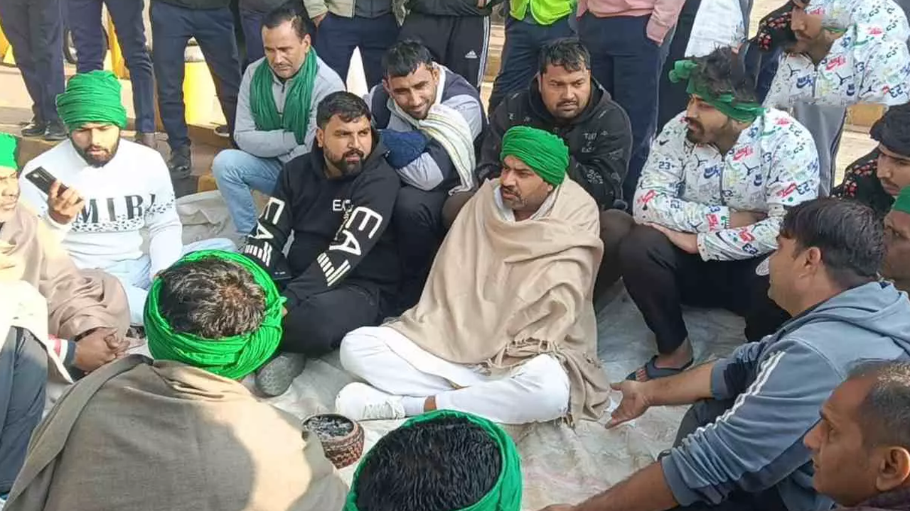 Meerut News: कृषि संकट और कर्मचारी की बदसलूकी के खिलाफ भाकियू का काशी टोल प्लाजा पर जोरदार प्रदर्शन
