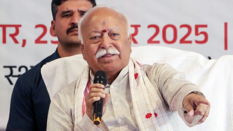 संविधान में समावेश, एकता और सबको साथ लेकर चलने की भावना निहित: मोहन भागवत