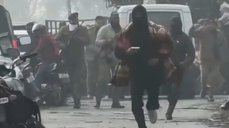 पकड़ो-पकड़ो चिल्लाती रही पुलिस, राहगीरों ने कहा- गोली ही नहीं चलाई; गैंगस्टर पर हमला