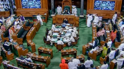 संसद की कार्यवाही शुरू: लोकसभा दो बजे तक स्थगित, राज्यसभा में प्रश्नकाल जारी
