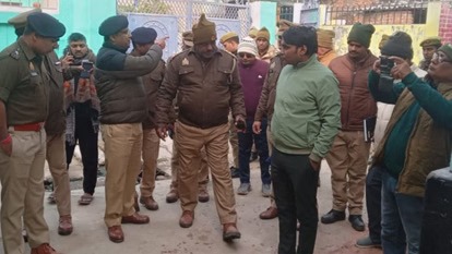 पुरानी रंजिश में युवक की हत्या, दो लापता; परिजनों ने शव रख हाईवे जाम किया