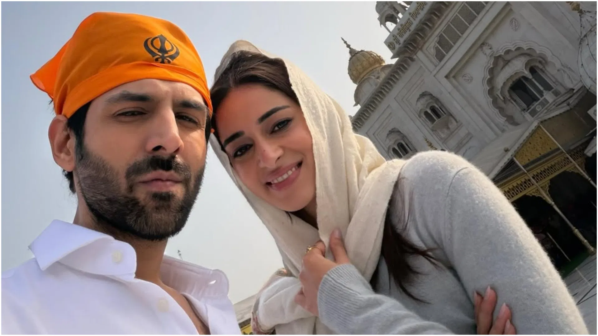 ‘तू मेरी मैं तेरा…’ रिलीज होते ही कार्तिक-अनन्या गुरुद्वारा पहुंचे, बांगला साहिब में टेका माथा