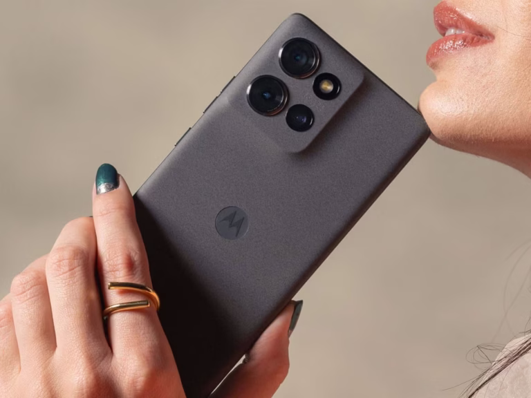 कल आएगा Motorola का सबसे स्टाइलिश और पावरफुल फोन, फीचर्स कर देंगे हैरान, इतनी हो सकती है कीमत