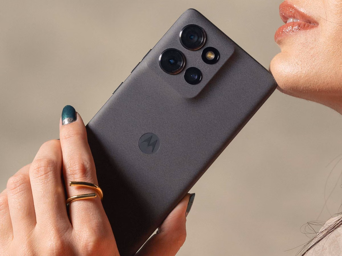 कल आएगा Motorola का सबसे स्टाइलिश और पावरफुल फोन, फीचर्स कर देंगे हैरान, इतनी हो सकती है कीमत