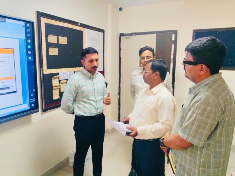 जनगणना-2027 की तैयारियों का जायजा: लखनऊ DM का प्रशिक्षण केंद्रों पर निरीक्षण, 100% उपस्थिति के निर्देश