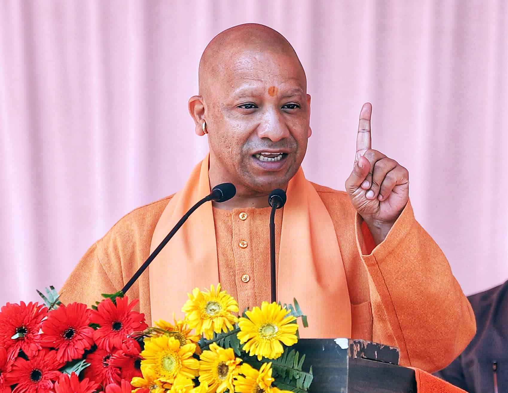 मऊ में गरजे CM योगी, बोले- अब कोई माफिया हिंदुओं को धमका नहीं सकता