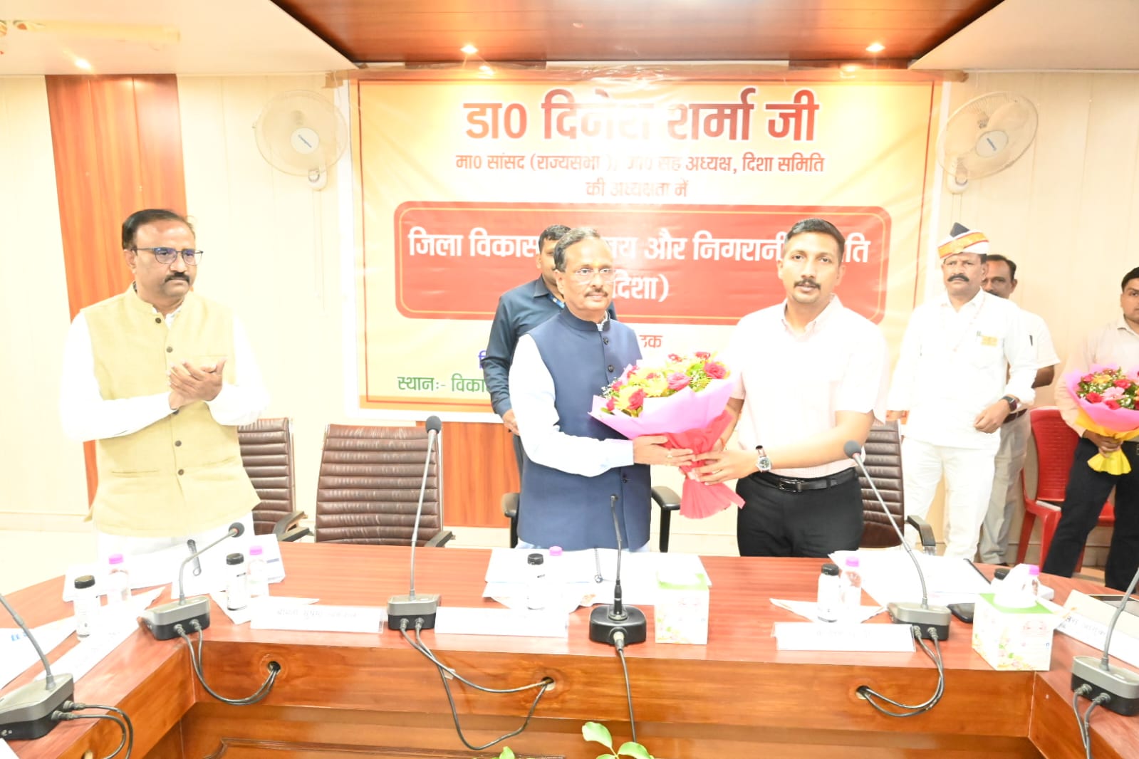 शासकीय योजनाओं के क्रियान्वयन एवं सत्यापन में जनप्रतिनिधियों की सहभागिता सुनिश्चित की जाए- मा0 सांसद