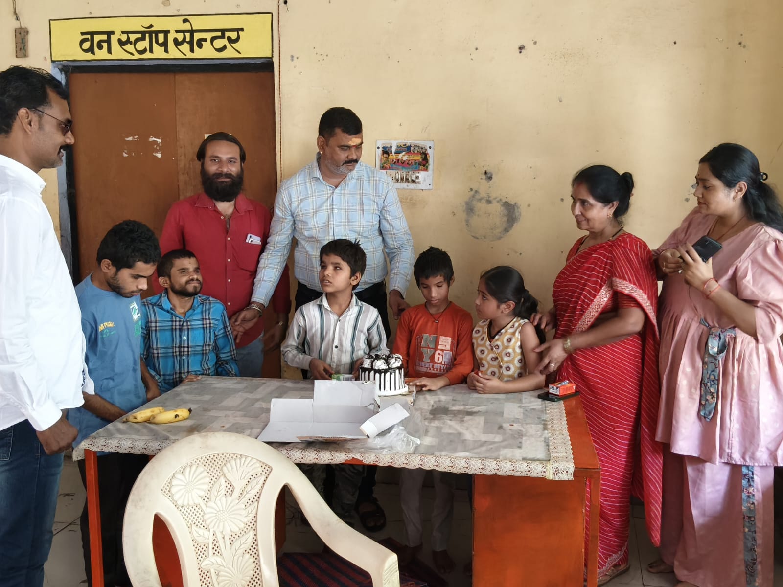 नेत्रहीन बच्चों के साथ मनाया बिटिया रिद्धि का जन्मदिन