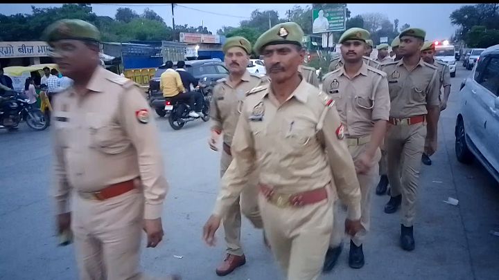 कुठौंद कस्बा का वरिष्ठ उप निरीक्षक शील वन्त सिंह ने किया पैदल मार्च,
