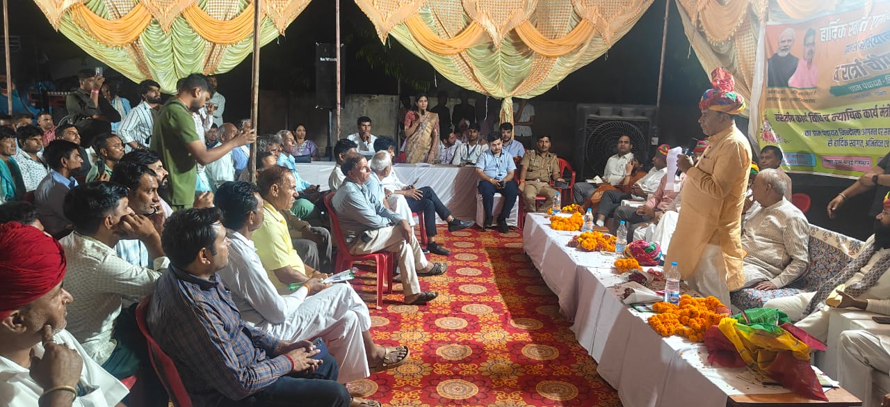 ग्राम रथ अभियान में पहुंचे विधि मंत्री जोगाराम पटेल, ग्रामीणों की सुनी समस्याएं