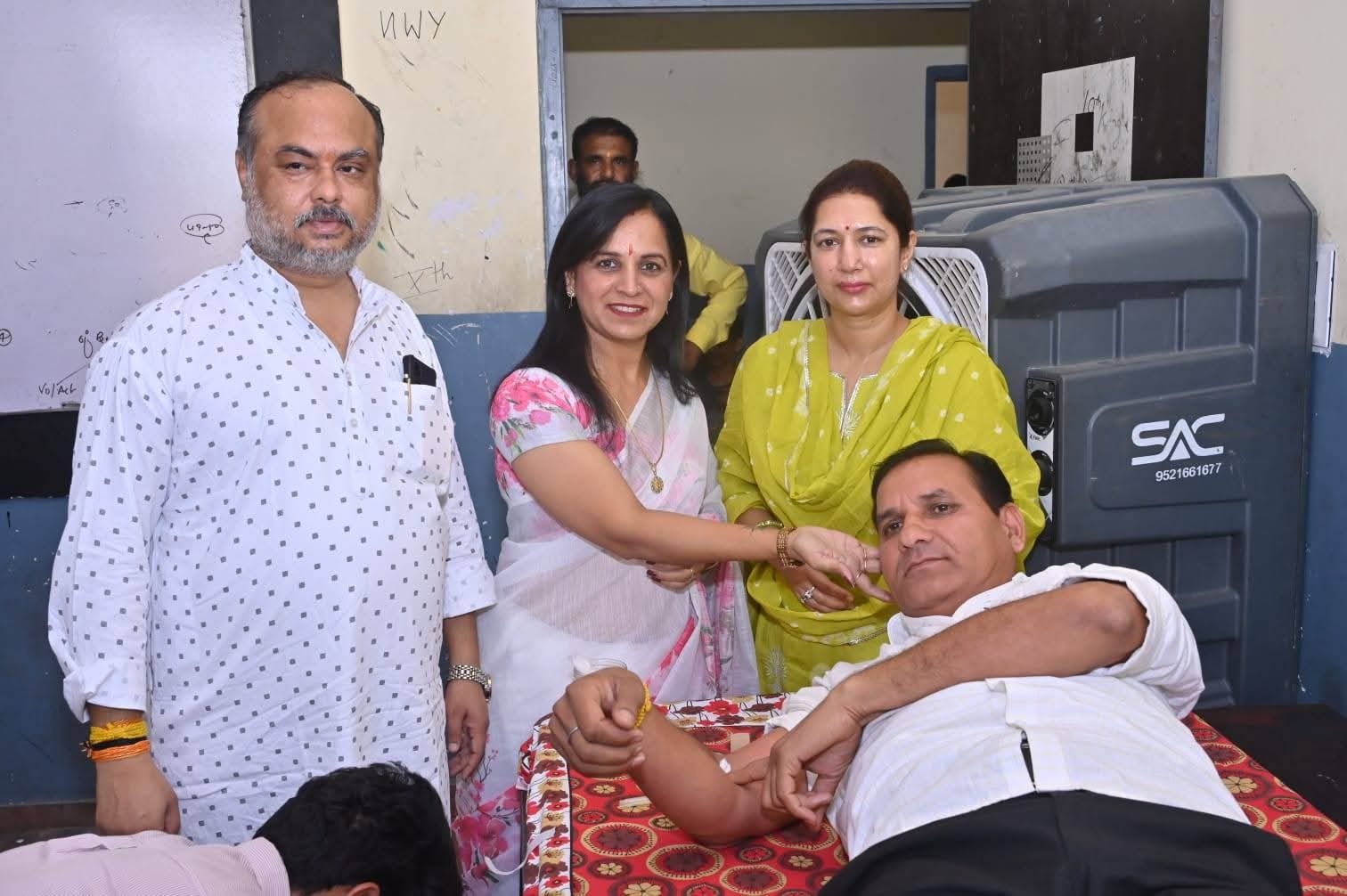 चौमूं में विशाल रक्तदान शिविर का आयोजन, इंजीनियर राहुल शर्मा ने टीम सहित किया रक्तदान