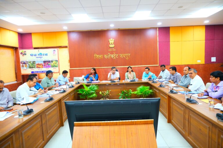जयपुर में फ्लैगशिप योजनाओं की समीक्षा बैठक, पात्रों तक योजनाओं का लाभ पहुंचाने पर जोर