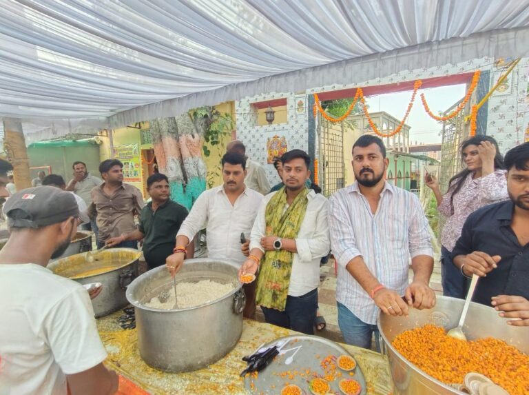 भीषण गर्मी में अहमामऊ चौराहा हुआ भंडारामय, हजारों श्रद्धालुओं ने ग्रहण किया प्रसाद
