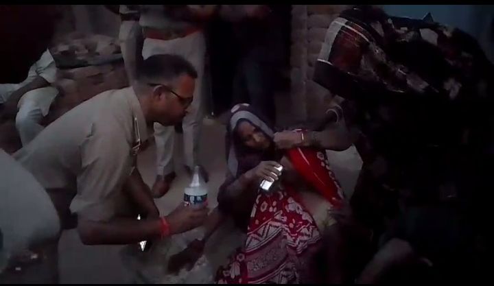 पंडितपुर में ससुराल वालों से प्रताड़ित प्रियंका ने लगाई फांसी की आत्महत्या,