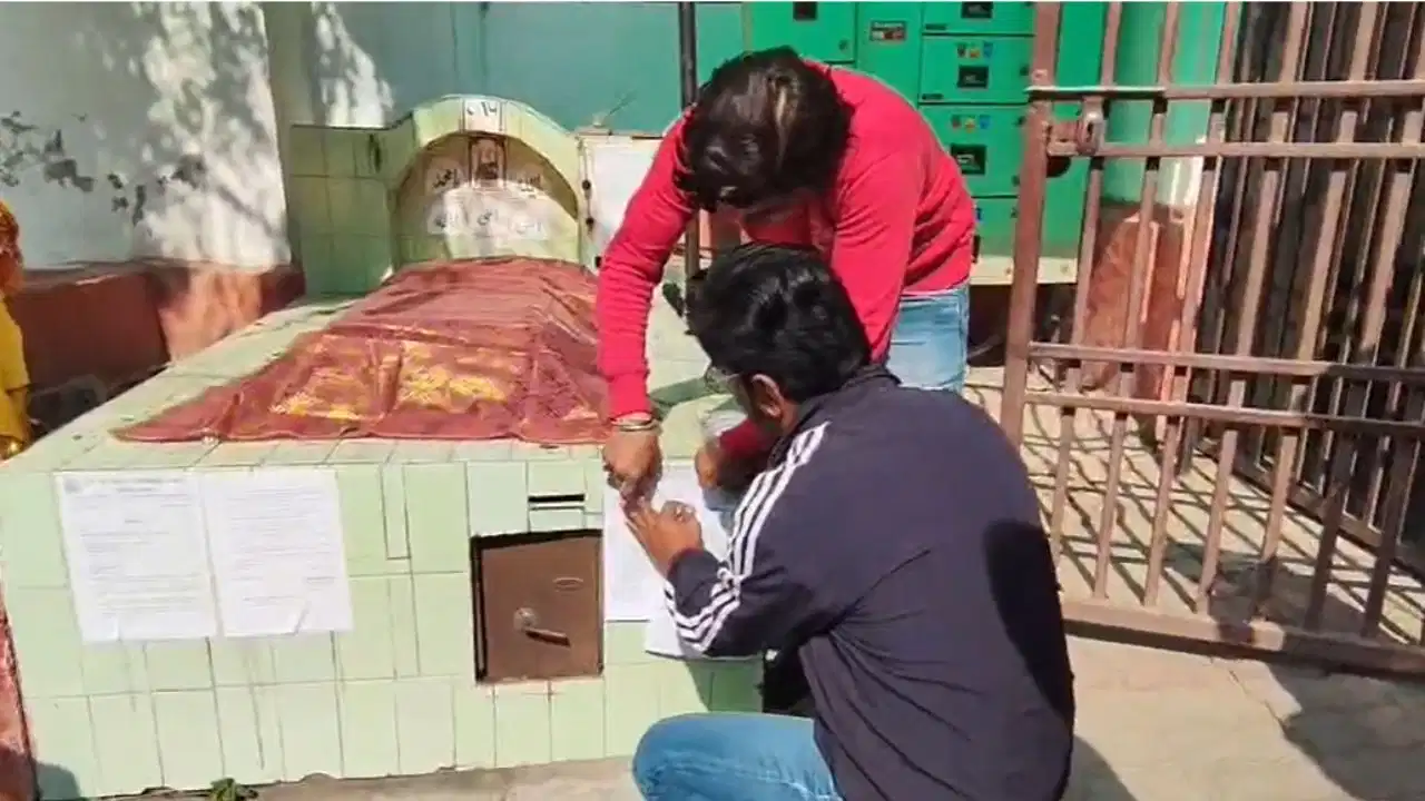 KGMU परिसर से हटेंगी 6 मजारें, प्रशासन ने बताया ‘लावारिस’
