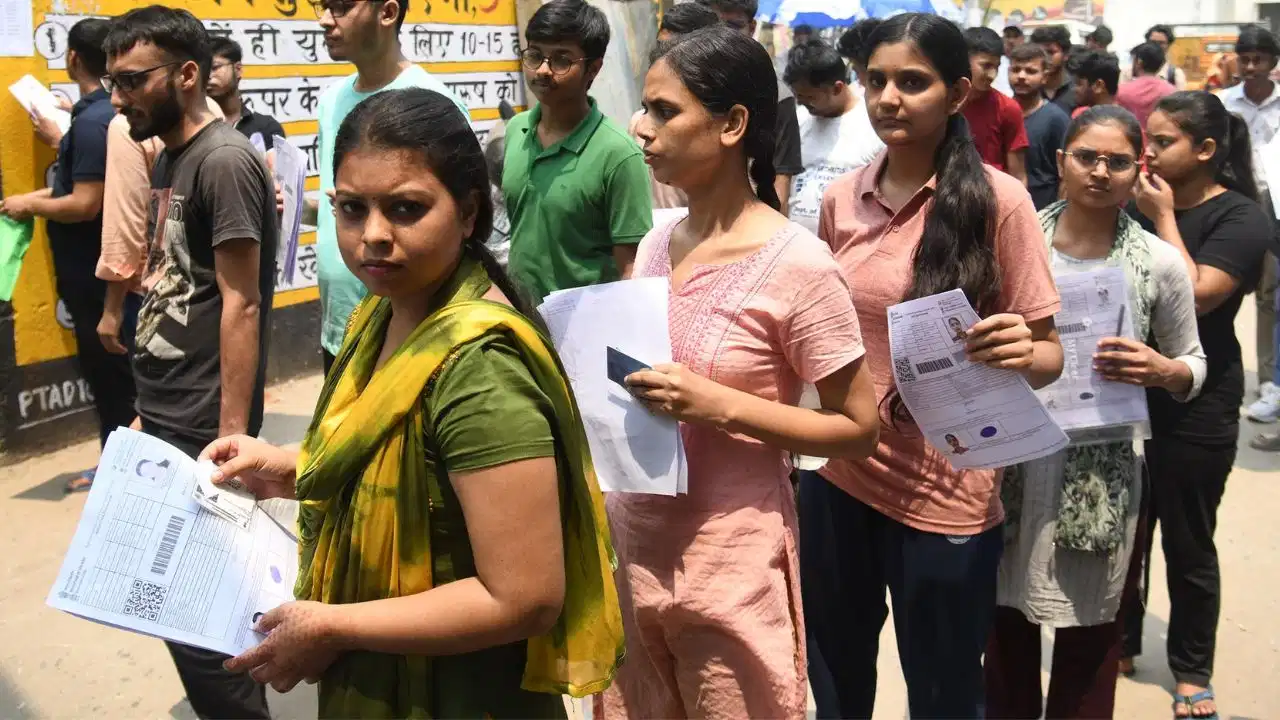 पेपर लीक के बाद NEET री-एग्जाम: कई राज्यों ने छात्रों को दी राहत, फ्री बस यात्रा का ऐलान