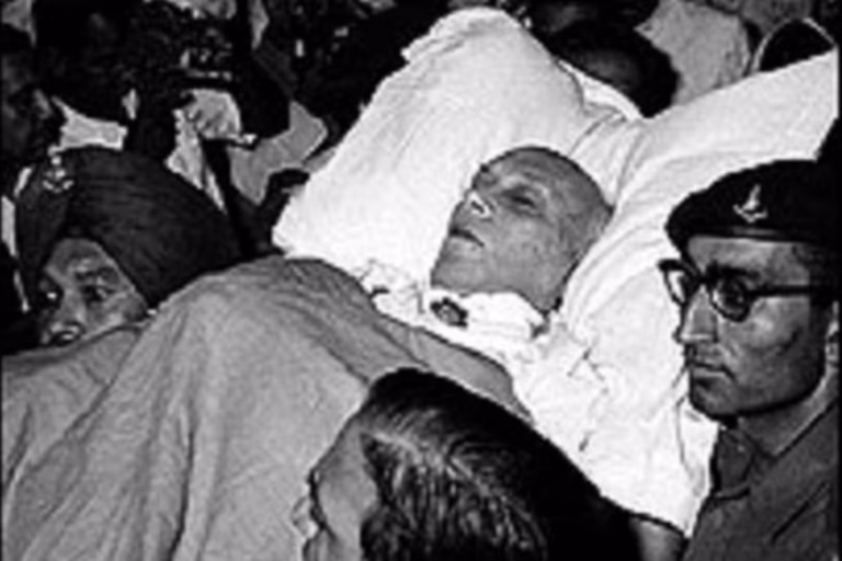 नेहरू की अंतिम यात्रा: 15 लाख लोगों की भीड़, नम आंखें और गूंजते नारे, न्यूयॉर्क टाइम्स ने किया था ऐतिहासिक वर्णन